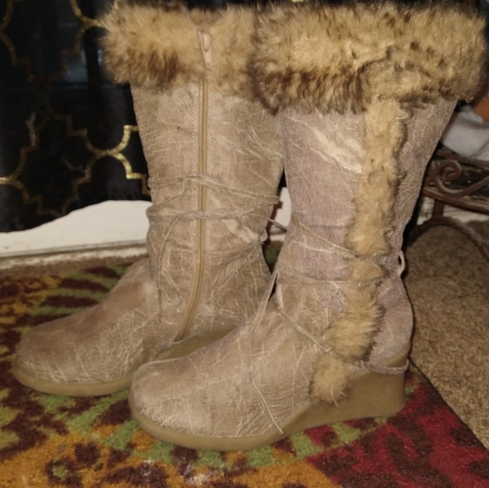 Fur suede boots